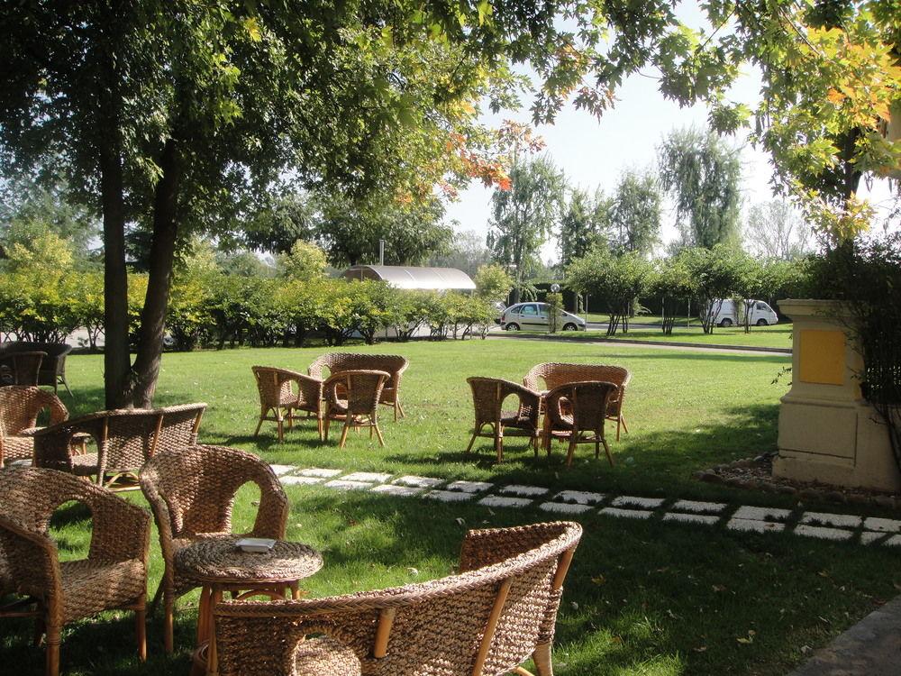 Hotel Villa Malpensa Vizzola Ticino Ngoại thất bức ảnh