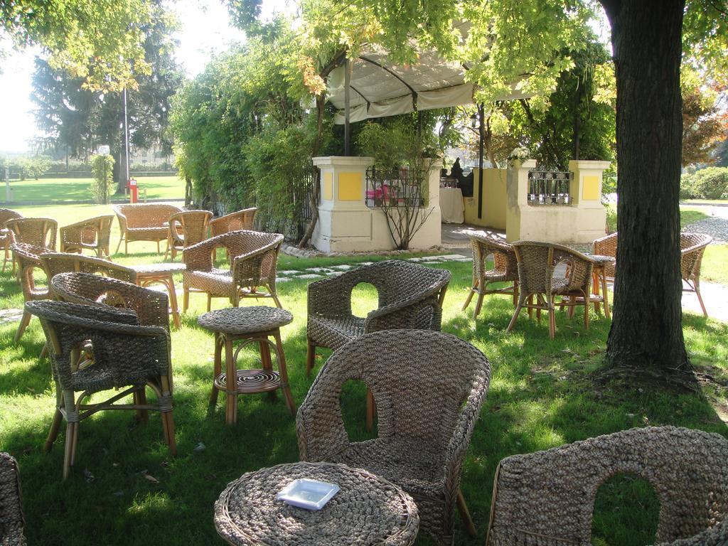 Hotel Villa Malpensa Vizzola Ticino Ngoại thất bức ảnh