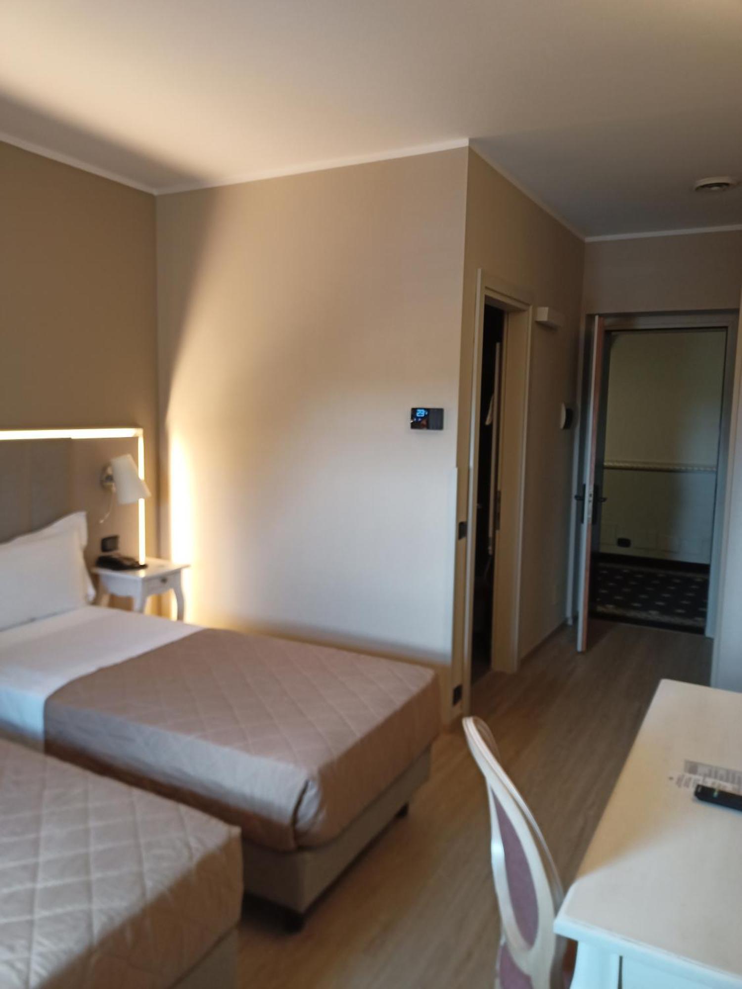 Hotel Villa Malpensa Vizzola Ticino Ngoại thất bức ảnh